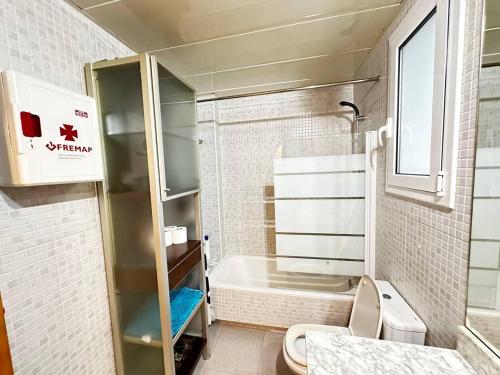 Bilik mandi di Rooms Aribau 133