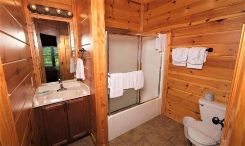 Bilik mandi di Best 3King EnSuites, Views, Game&Theater Rms, Pool