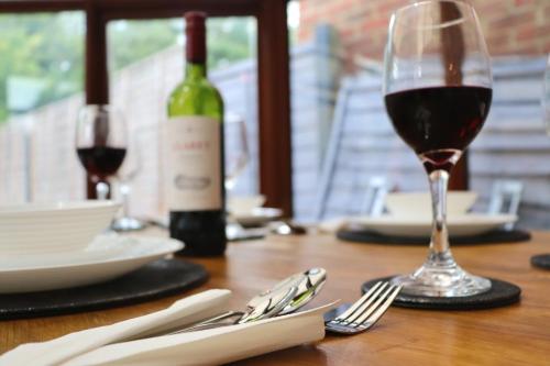 Ποτά στο Heathrow Stays Entire House Near Heathrow, Free WiFi, Family-Friendly & Garden