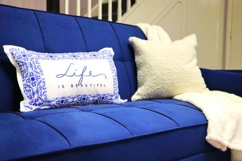 Χώρος καθιστικού στο Heathrow Stays Entire House Near Heathrow, Free WiFi, Family-Friendly & Garden