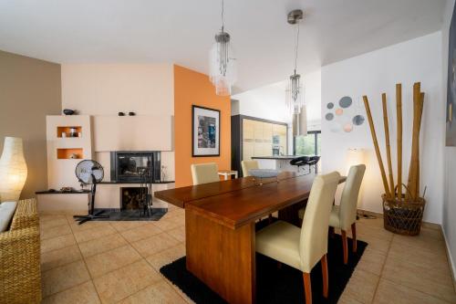TV a/nebo společenská místnost v ubytování House Monique