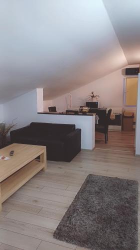 a living room with a couch and a table at pensiune Valentin, apartament 2 dormitoare cu terasa, Iulius Mall in Timişoara