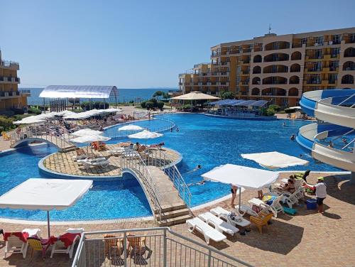 Swimmingpoolen hos eller tæt på MIDIA Family Resort - studio s výhledem na moře