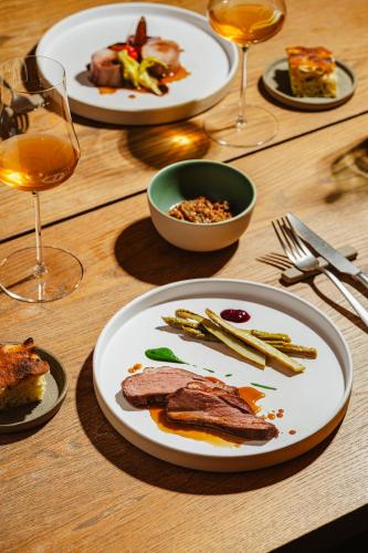 a table with plates of food and glasses of wine at Tenuta Borgo Santa Cecilia in Gubbio