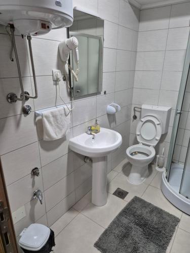 Koupelna v ubytování Apartmani Elixir
