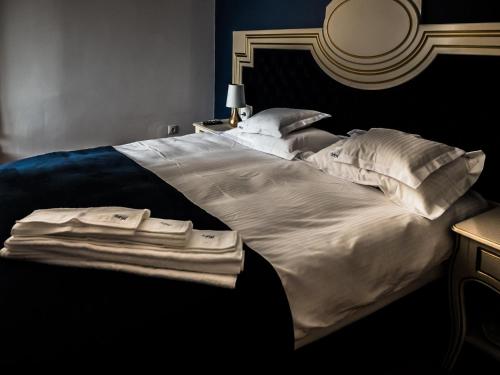 a large white bed with white sheets and pillows at Sky Park Home 2 in Iaşi
