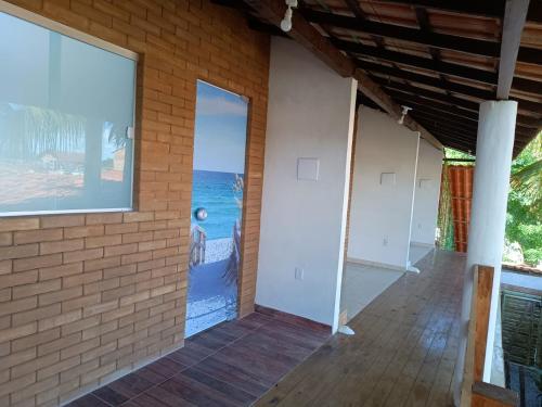 a room with a balcony with a view of the ocean at Apartamento completo in Prado