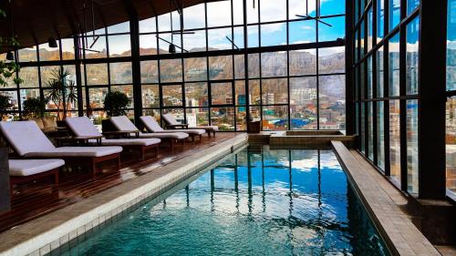 Bazén v ubytování Atix Hotel, a Member of Design Hotels nebo v jeho okolí