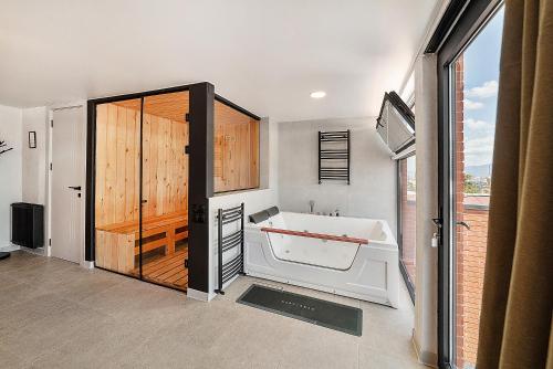 Fotografie z fotogalerie ubytování PREMIUM APARTMENTS WITH TERRACE IN OLD TBiLISI v destinaci Tbilisi City