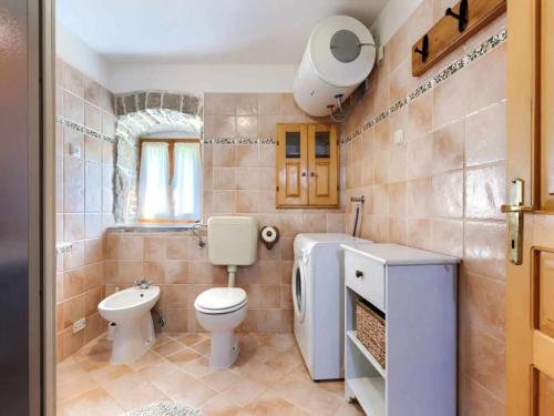 Ένα μπάνιο στο Holiday home DONADA