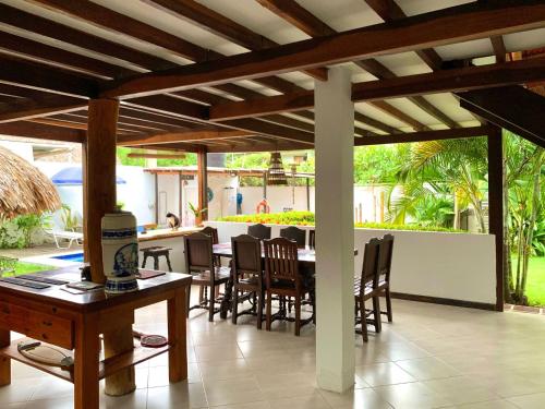 a patio with a table and chairs under a pergola at CasaBella Cabaña con Piscina Palomino in Palomino