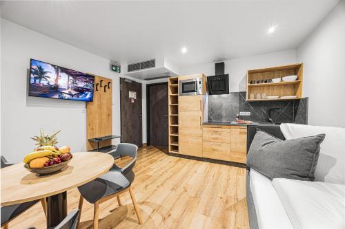 a living room with a table and a couch at Creativ Wohnen Apartmenthaus Forstinning in Forstinning
