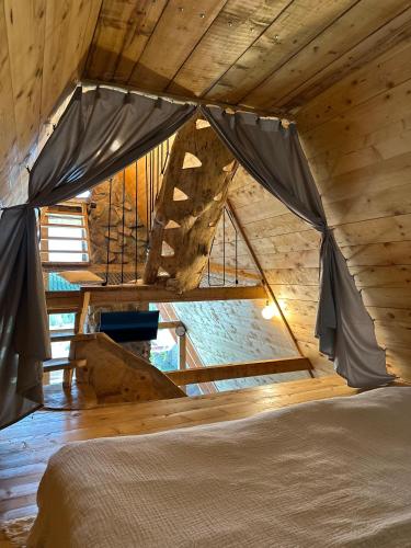 a room with a bed in a wooden house at Cabana Balu in Măguri