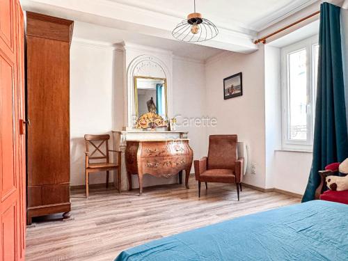 a bedroom with a sink and a mirror and chairs at La Maison Ocre in Mirepeisset