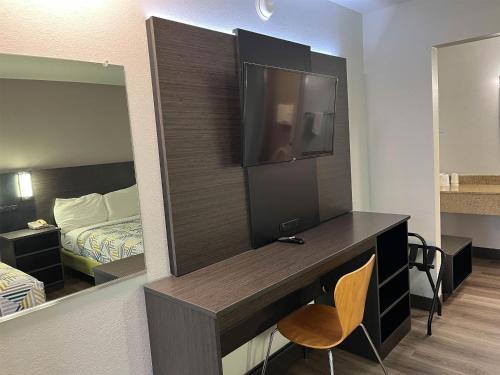 a room with a desk with a television and a bed at Motel 6-Elkton, MD in Elkton