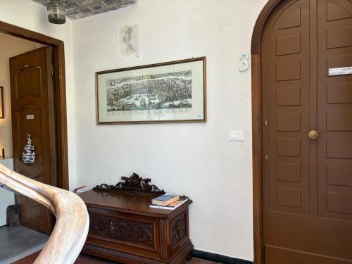 a room with a wooden table and a door at Le Finestre Veneris in Portovenere