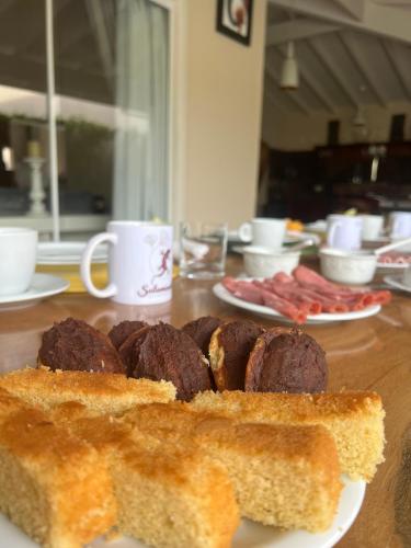 Φαγητό σε αυτό το δωμάτιο σε οικογενειακή κατοικία ή κάπου εκεί κοντά