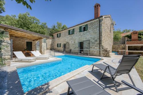 Stone Villa Galant with Pool - Happy Rentals