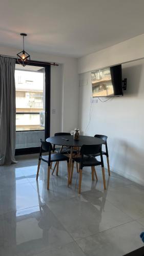 a dining room with a table and chairs and a window at luxury Brickell Towers in Tigre