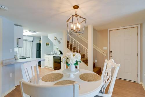Gambar di galeri bagi Lakeside Haven with Deck and Views in Jefferson! di Jefferson