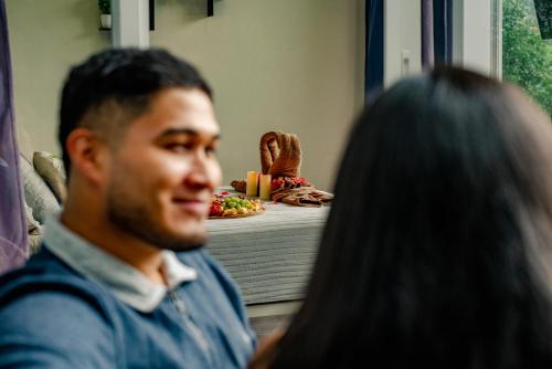 a man sitting in front of a woman at Casa Ejecutiva Boquete in Boquete