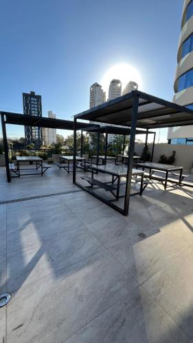 a group of benches sitting on top of a building at luxury Brickell Towers in Tigre