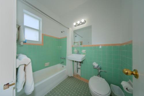 Gallery image of Single Renovated Room by the Beach in Miami Beach