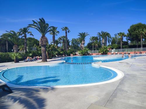 Bazén v ubytování Camping DEL MAR Mobil-home 3 ch dont suite parentale ARGELES sur MER nebo v jeho okolí