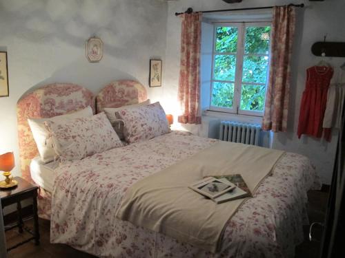 En eller flere senge i et værelse på Castello di Tagliolo Wine Resort