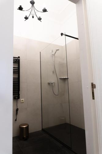 Bilik mandi di Aparthotel Pils 17