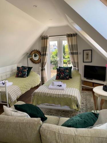 Χώρος καθιστικού στο Grove View Studio Apartment