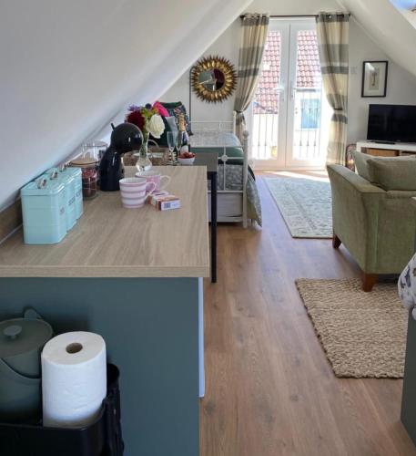 Χώρος καθιστικού στο Grove View Studio Apartment