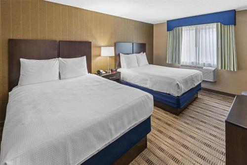 Ein Bett oder Betten in einem Zimmer der Unterkunft Best Western Providence Warwick Airport Inn