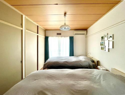 Ένα ή περισσότερα κρεβάτια σε δωμάτιο στο Guest House MEETS Okayama all private room hostel