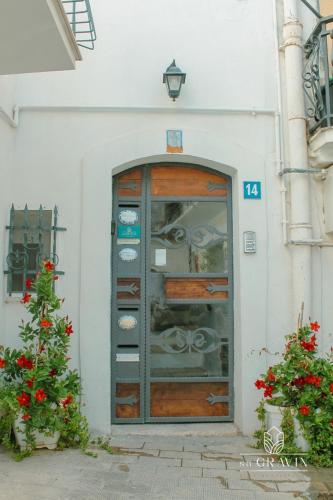a door to a building with a christmas tree in front at B&B sa' GRAVIN in Castellaneta