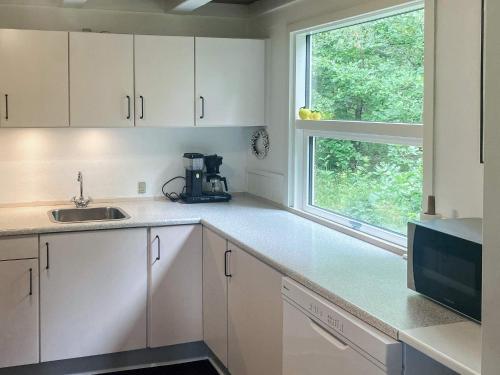 Dapur atau dapur kecil di 6 person holiday home in Bording-By Traum