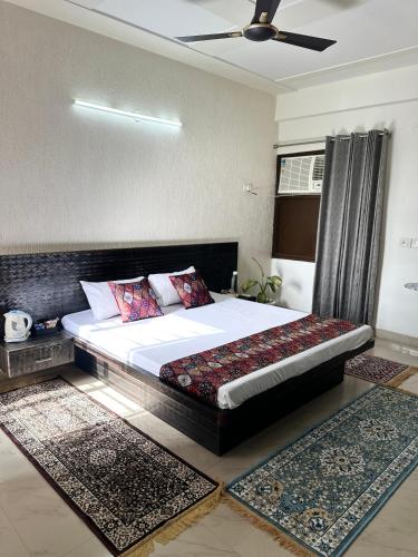 Katil atau katil-katil dalam bilik di The Giri Nandani Stays Agra