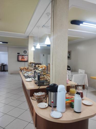 Η κουζίνα ή μικρή κουζίνα στο Hotel Ideal Beltrão