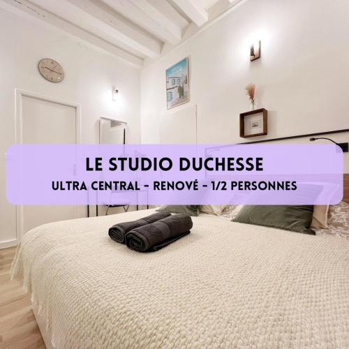 Ένα ή περισσότερα κρεβάτια σε δωμάτιο στο Le Studio Duchesse