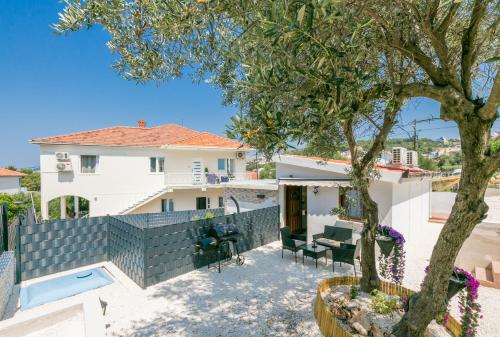 Family friendly house with a swimming pool Okrug Gornji, Ciovo - 24460