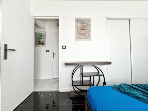 a bedroom with a bed and a table in it at Delrio in Nantes