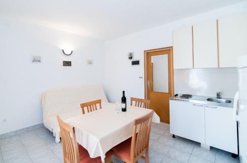 Η κουζίνα ή μικρή κουζίνα στο Apartments Veve