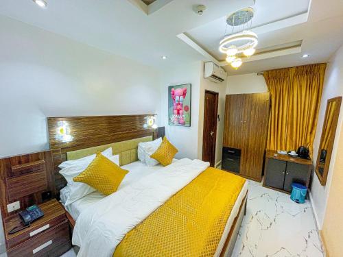 Postel nebo postele na pokoji v ubytování Julicis Hotels And Suites