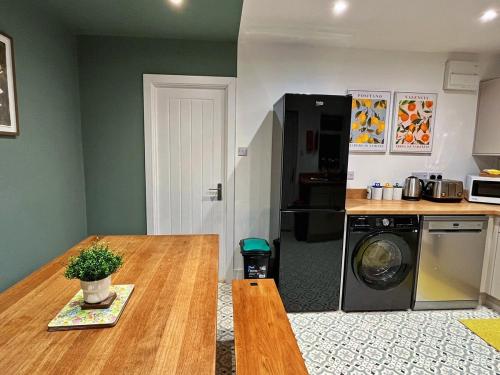 Kuchyň nebo kuchyňský kout v ubytování Darfield House Barnsley