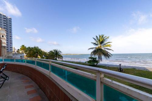 a walkway next to the beach with a palm tree at TUCACAS VISTA Y SALIDA AL MAR Apto TIPO ESTUDIO DUPLEX SIN HABITACIÓN INDEPENDIENTE in Tucacas