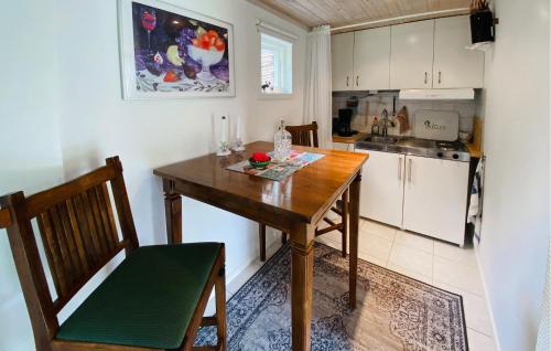 Η κουζίνα ή μικρή κουζίνα στο Nice Home In Hamburgsund With Wifi