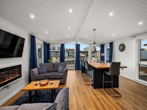 Gallery image of Paddock Lodges Junior 2 Bed Chalet in Perth