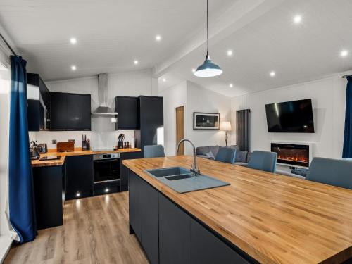 Gallery image of Paddock Lodges Junior 2 Bed Chalet in Perth