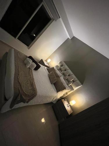 a bedroom with a large bed in a room with lights at Hotel Roma VIP Pereira in Pereira