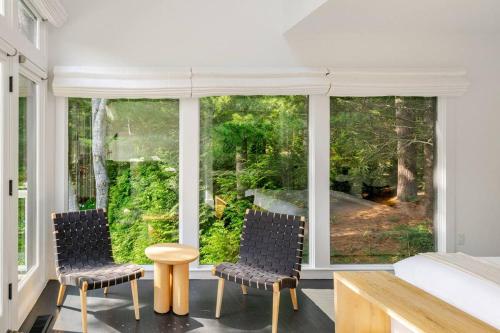Κήπος έξω από το Luxurious 7Bedroom Retreat with Pool East Hamptons